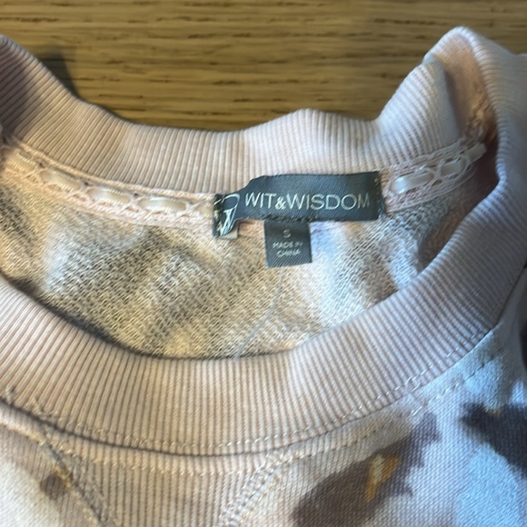Wit & Wisdom Women’s Crewneck Top. Small. Pink Floral. - Picture 4 of 7